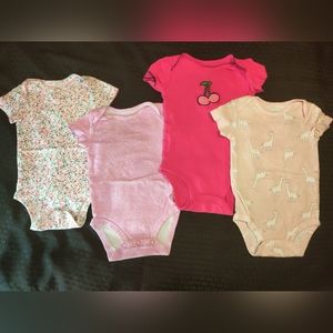 4 baby onesies, size 6m